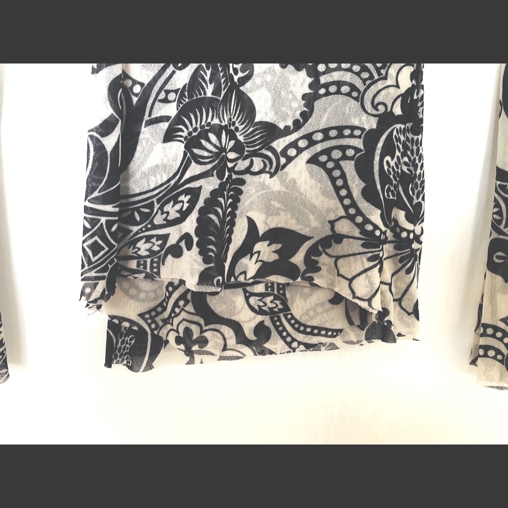 Sweet pea double layered mesh woven top. Great print. Funky cool, bell sleeves - Picture 7 of 10